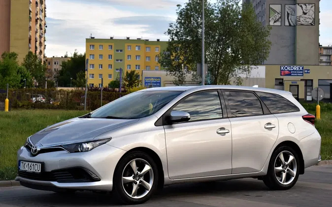toyota Toyota Auris cena 57900 przebieg: 121111, rok produkcji 2018 z Kielce